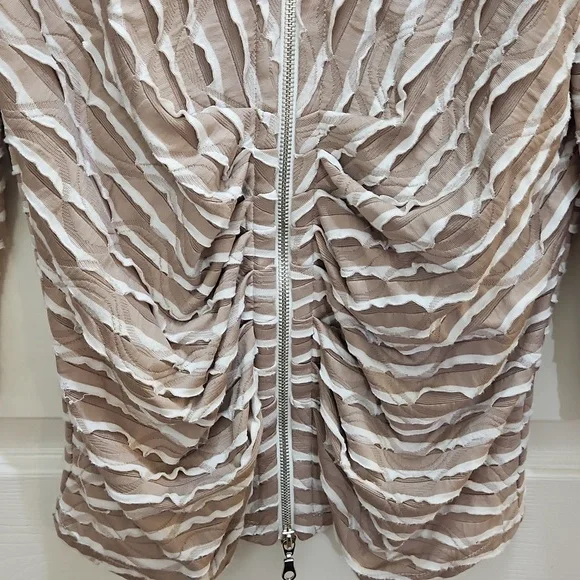 Joseph Ribkoff Tan And White Mesh & Silky Knit Trapeze Jacket Sz 6